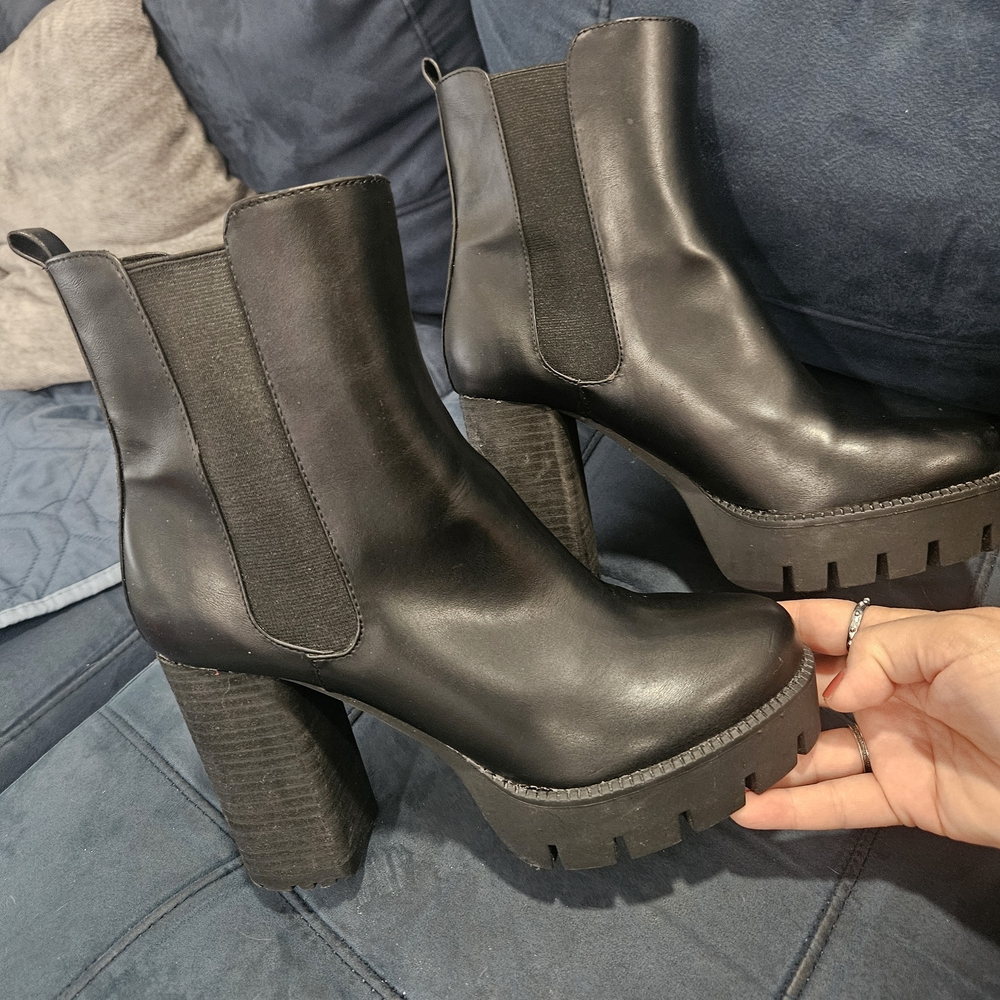 Charles By Charles David Black Heeled Boots